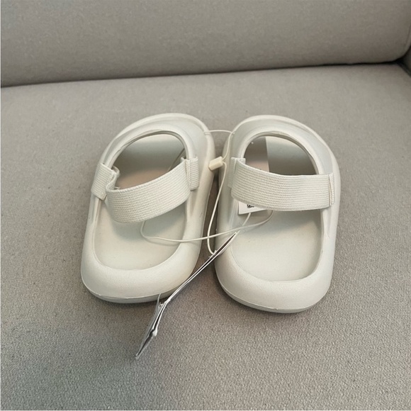 ZARA BABY/ MONOCHROMATIC RUBBERIZED SANDALS - Picture 6 of 9